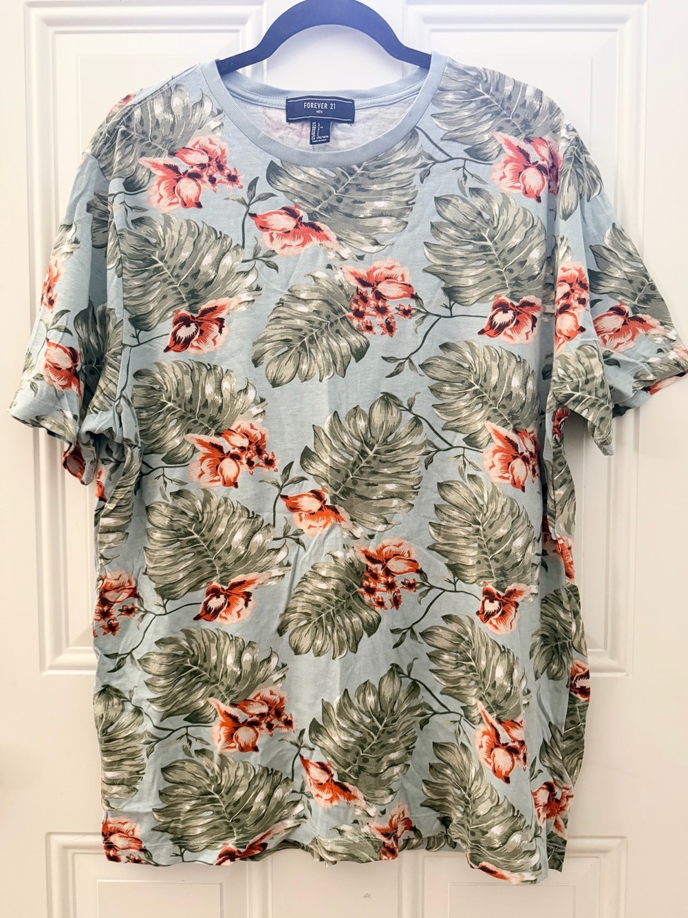 Forever 21 Men Light Blue Floral Tropical Short Sleeve Tee with Coral Flowers